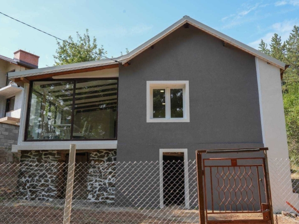 Къща в с. Томпсън, Област София-област - 73 кв.м за 1350 €/кв.м - Снимка #1