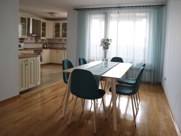 Дава се под наем Тристаен апартамент в София, Изток - 120 кв.м за 960 € - Снимка #1