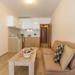 Дава се под наем Двустаен апартамент в Бургас, Лазур - 70 кв.м за 153 € - Снимка #1