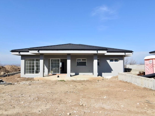 Къща в с. Марково, Област Пловдив - 214 кв.м за 1811 €/кв.м - Снимка #1