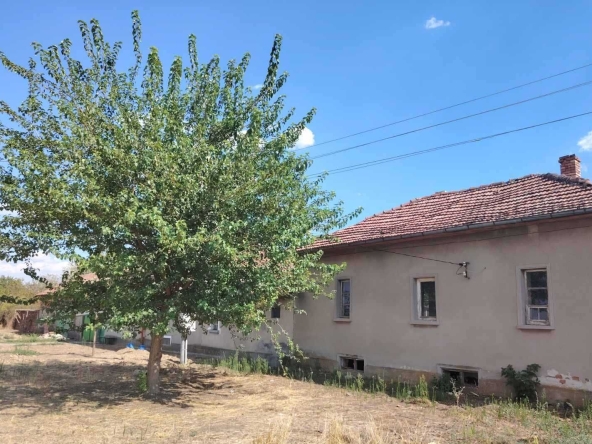 Къща в с. Обнова, Област Плевен - 85 кв.м за 156 €/кв.м - Снимка #1