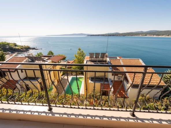 Дава се под наем Къща в Созопол - 200 кв.м за 348.84 € - Снимка #1