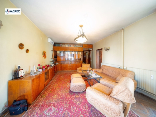 Етаж от къща в Плевен, Идеален център - 200 кв.м за 714 €/кв.м - Снимка #1