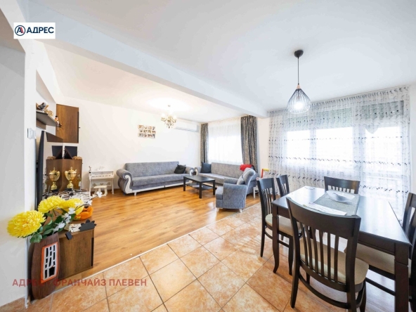 Многостаен апартамент в Ловеч, Младост - 343 кв.м за 372 €/кв.м - Снимка #1