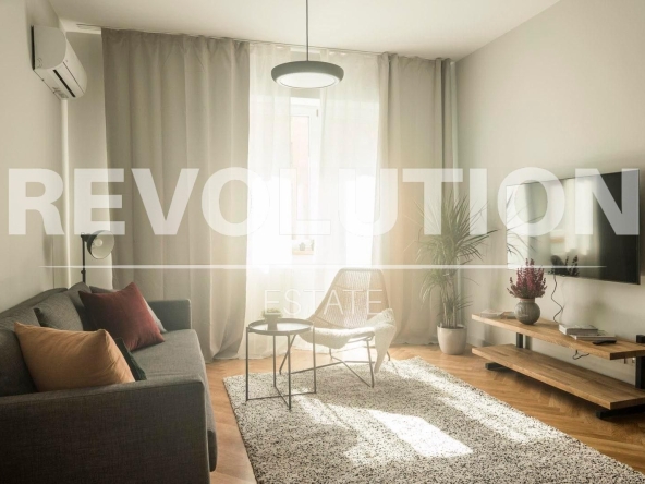 Дава се под наем Тристаен апартамент в София, Център - 100 кв.м за 1695.24 € - Снимка #1