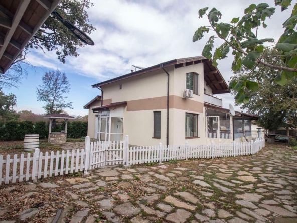 Къща в с. Доброглед, Област Варна - 185 кв.м за 4 €/кв.м - Снимка #1