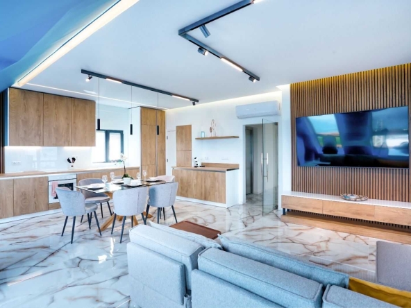 Дава се под наем Многостаен апартамент в Варна, Галата - 206 кв.м за 2194.02 € - Снимка #1