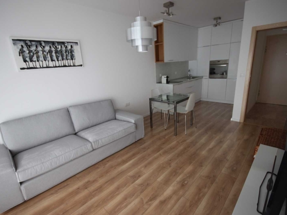 Дава се под наем Двустаен апартамент в Варна, м-т Акчелар - 60 кв.м за 750 € - Снимка #1