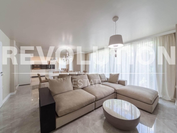 Дава се под наем Четиристаен апартамент в Варна, Център - 150 кв.м за 2400 € - Снимка #1