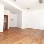 Дава се под наем Магазин в Пловдив, Гагарин - 50 кв.м за 350 € - Снимка #1