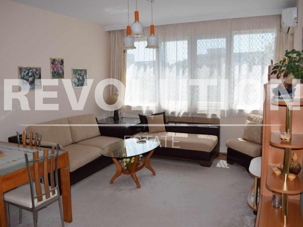 Дава се под наем Двустаен апартамент в Варна, Базар Левски - 56 кв.м за 550 € - Снимка #1