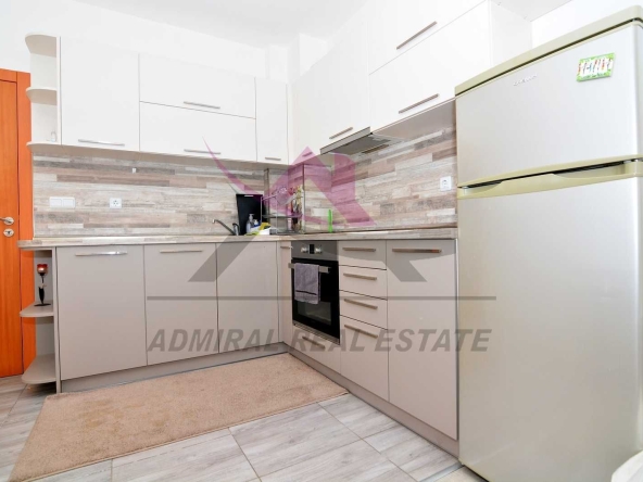 Дава се под наем Тристаен апартамент в Варна, Левски - 100 кв.м за 600 € - Снимка #1