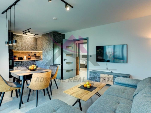 Дава се под наем Двустаен апартамент в Варна, Галата - 100 кв.м за 800 € - Снимка #1