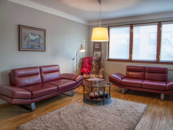 Тристаен апартамент в Пловдив, Кършияка - 92 кв.м за 2098 €/кв.м - Снимка #1