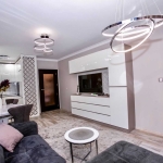 Дава се под наем Тристаен апартамент в Бургас, Център - 90 кв.м за 816 € - Снимка #1