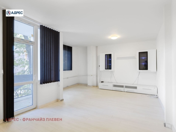Тристаен апартамент в Враца, Център - 72 кв.м за 1776 €/кв.м - Снимка #1