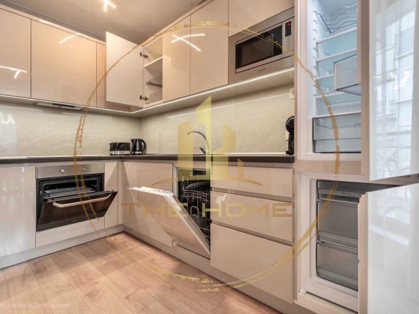 Дава се под наем Тристаен апартамент в Варна, Център - 100 кв.м за 1500 € - Снимка #1