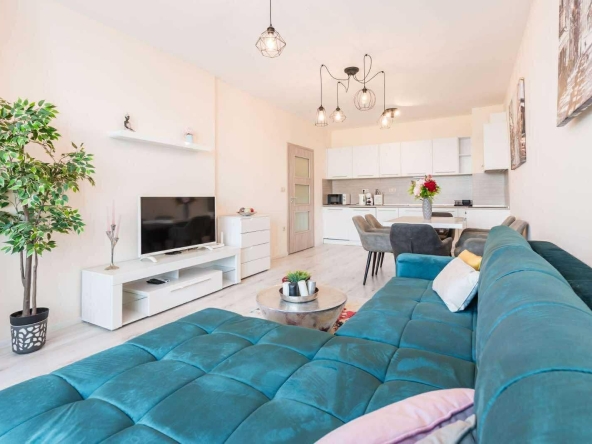 Дава се под наем Двустаен апартамент в Варна, Аспарухово - 70 кв.м за 613 € - Снимка #1