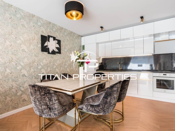 Дава се под наем Тристаен апартамент в Варна, Център - 100 кв.м за 1000 € - Снимка #1