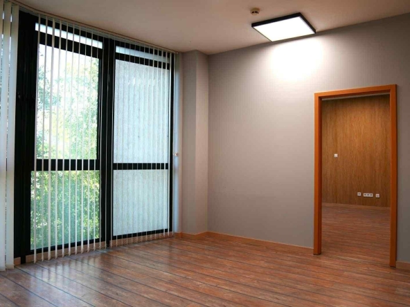 Дава се под наем Офис в София, Лозенец - 70 кв.м за 880 € - Снимка #1