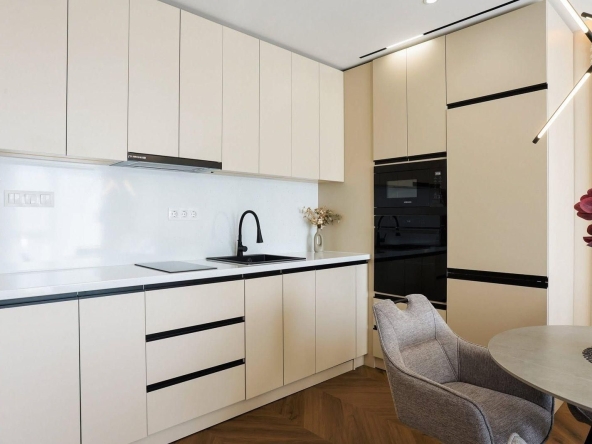 Двустаен апартамент в Пловдив, Остромила - 73 кв.м за 2451 €/кв.м - Снимка #1