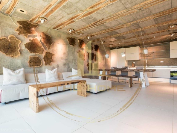 Дава се под наем Тристаен апартамент в Варна, Бриз - 100 кв.м за 2194.02 € - Снимка #1