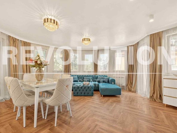 Дава се под наем Тристаен апартамент в Варна, Център - 100 кв.м за 1595.79 € - Снимка #1