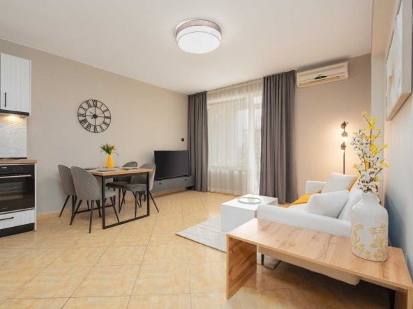 Тристаен апартамент в к.к. Слънчев бряг - 75 кв.м за 660 €/кв.м - Снимка #1