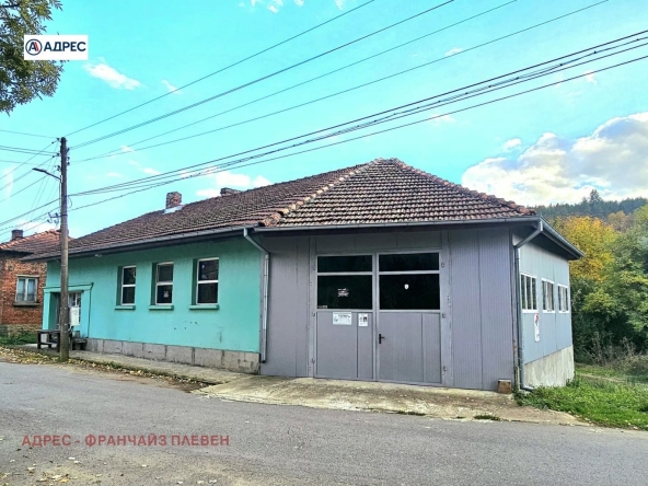 Промишлена сграда в с. Калейца, Област Ловеч - 213 кв.м за 503 €/кв.м - Снимка #1
