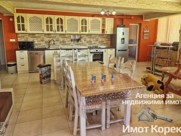 Тристаен апартамент в Асеновград - 115 кв.м за 1131 €/кв.м - Снимка #1