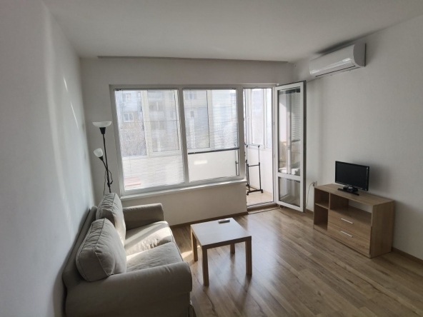 Дава се под наем Двустаен апартамент в Варна, Център - 42 кв.м за 408 € - Снимка #1