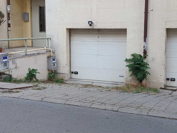 Дава се под наем Гараж / Паркомясто в София, Гоце Делчев - 45 кв.м за 255 € - Снимка #1