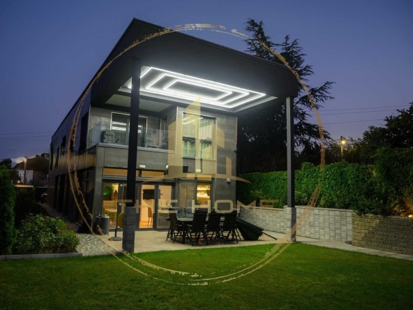 Дава се под наем Къща в Варна, м-т Траката - 320 кв.м за 4000 € - Снимка #1