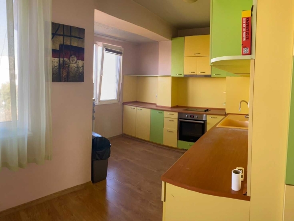 Дава се под наем Тристаен апартамент в Пазарджик, Идеален център - 85 кв.м за 255 € - Снимка #1