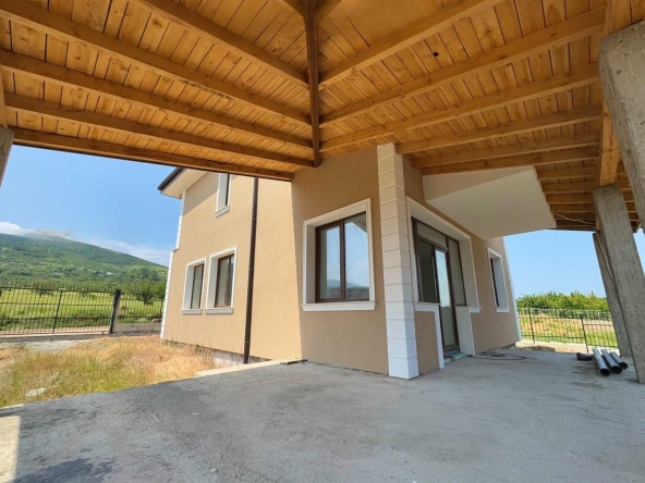 Къща в с. Брестник, Област Пловдив - 205 кв.м за 1400 €/кв.м - Снимка #1