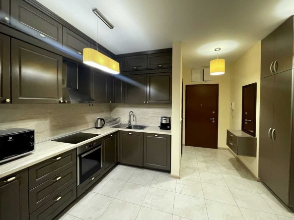 Двустаен апартамент в София, Полигона - 69 кв.м за 1885 €/кв.м - Снимка #1