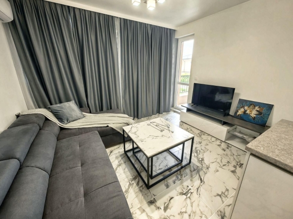 Дава се под наем Двустаен апартамент в Пловдив, Остромила - 65 кв.м за 475 € - Снимка #1