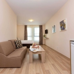 Дава се под наем Двустаен апартамент в Бургас, Лазур - 70 кв.м за 300 € - Снимка #1