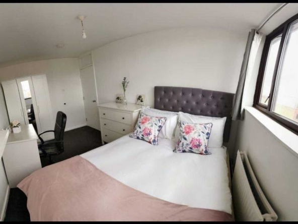 Дава се под наем Едностаен апартамент в София, Център - 45 кв.м за 306 € - Снимка #1