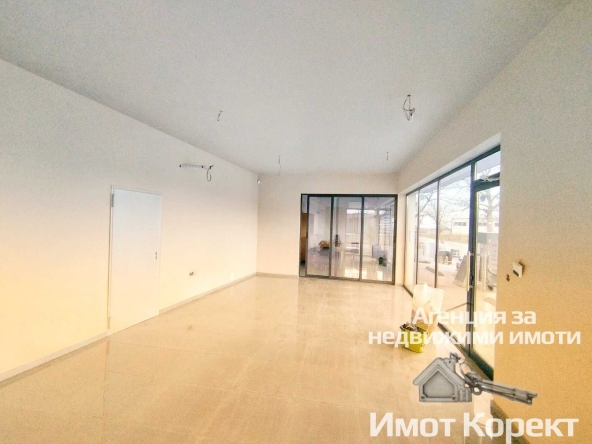 Дава се под наем Магазин в Асеновград - 88 кв.м за 698.19 € - Снимка #1