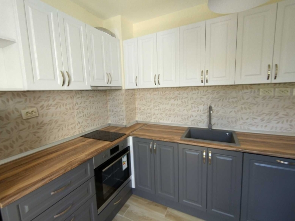 Дава се под наем Тристаен апартамент в София, Център - 80 кв.м за 790.5 € - Снимка #1