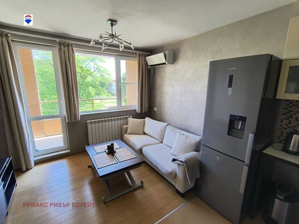 Дава се под наем Тристаен апартамент в Русе, Ялта - 67 кв.м за 459 € - Снимка #1