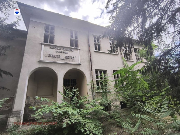 Промишлена сграда в с. Екзарх Йосиф, Област Русе - 697 кв.м за 130 €/кв.м - Снимка #1