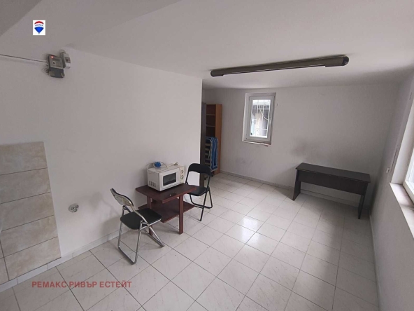 Дава се под наем Офис в Русе, Център - 25 кв.м за 102 € - Снимка #1