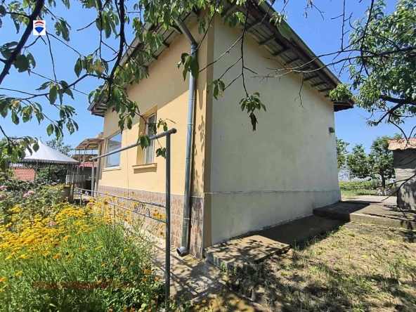 Къща в с. Тръстеник, Област Русе - 50 кв.м за 900 €/кв.м - Снимка #1