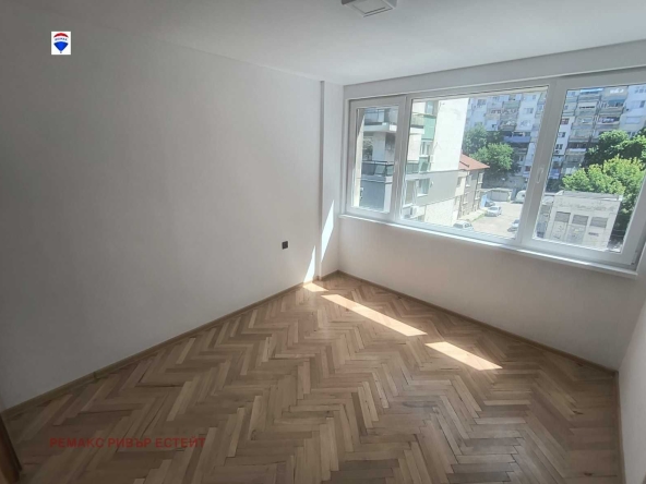 Тристаен апартамент в Русе, Център - 98 кв.м за 1653 €/кв.м - Снимка #1