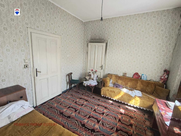 Дава се под наем Етаж от къща в Русе, Център - 60 кв.м за 153 € - Снимка #1