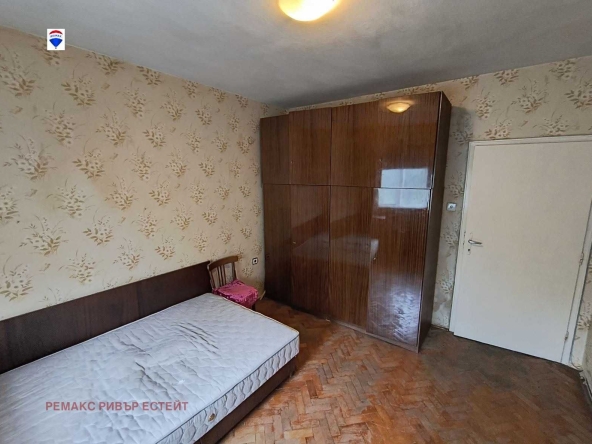 Дава се под наем Двустаен апартамент в Русе, Широк център - 60 кв.м за 204 € - Снимка #1