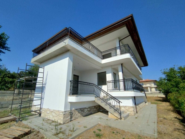 Къща в Варна, м-т Боровец - север - 349 кв.м за 1003 €/кв.м - Снимка #1