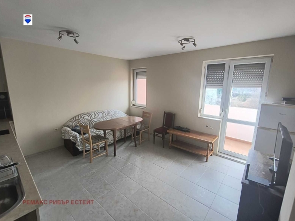 Дава се под наем Двустаен апартамент в Русе, Ялта - 60 кв.м за 280.5 € - Снимка #1